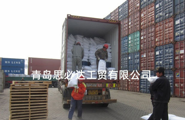 提供青島港各場站人工打托、纏膜、裝卸、掏箱等服務